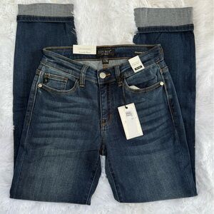 Judy Blue Straight Fit jeans. Non distressed. Size 3/26.